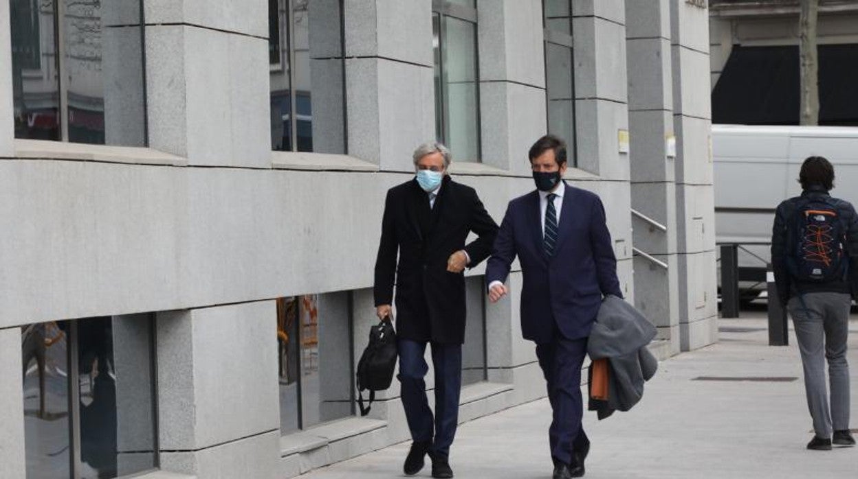 Alejandro Roemmers y el letrado de su empresa en la Audiencia Nacional