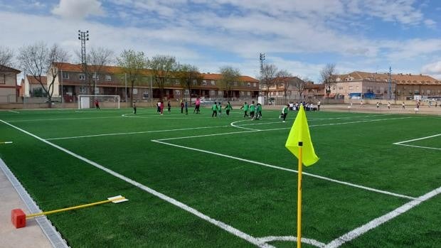 Seseña dedica un campo de futbol 7 a los vecinos que contruyeron la instalación en 1970