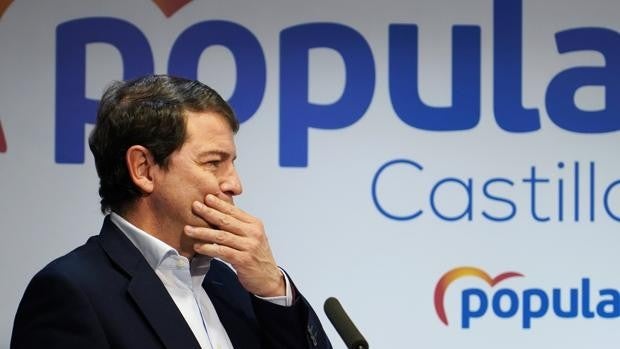 Mañueco lamenta que Vox «no se ha movido nada», pero le anima a un pacto de gobierno