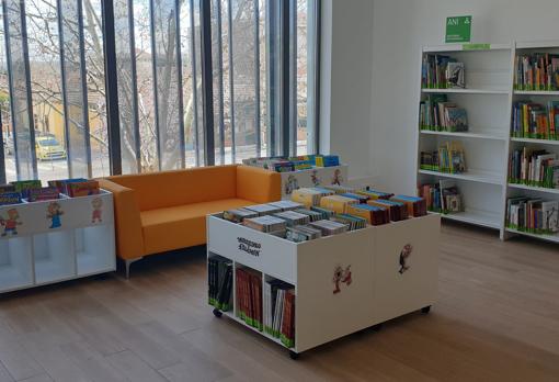 Zona de lectura infantil de la biblioteca