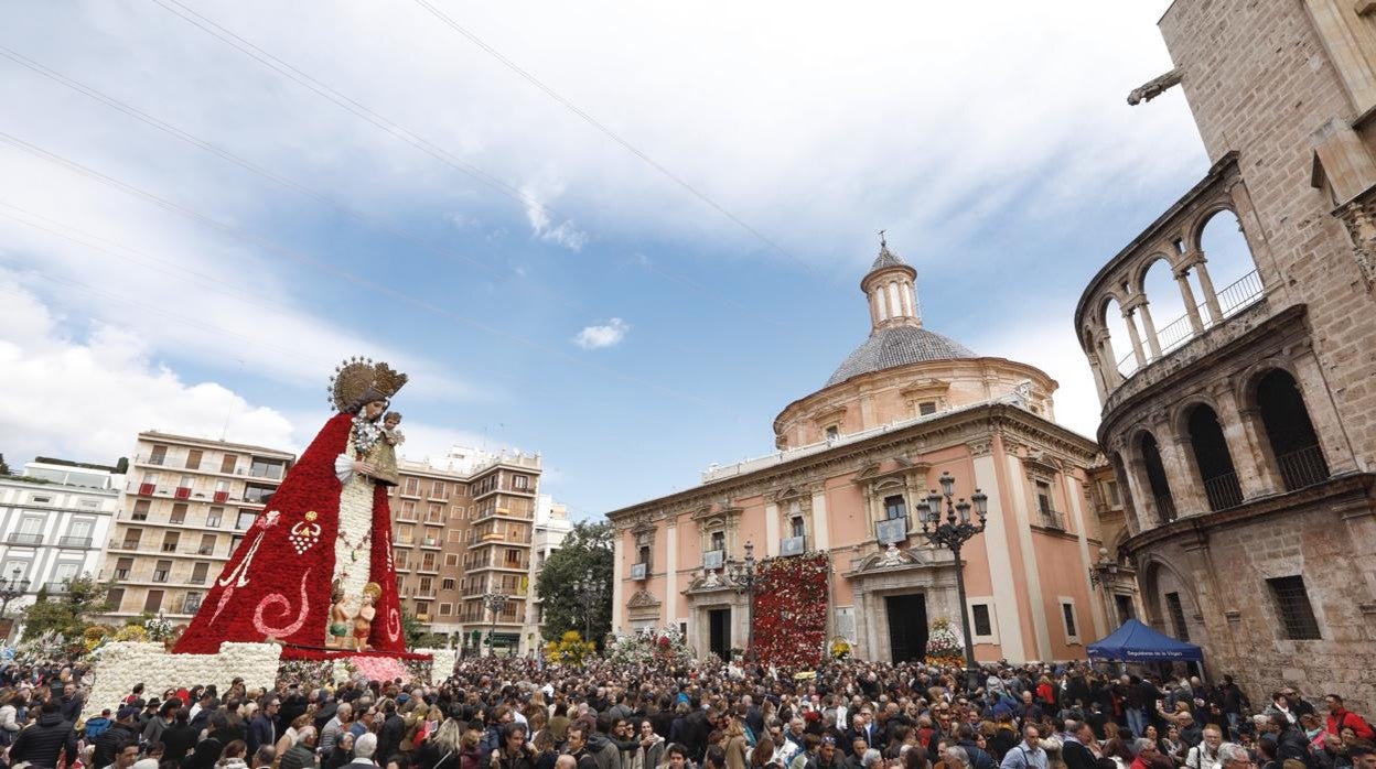 Imagen de archivo de la plaza de la Virgen en Valencia