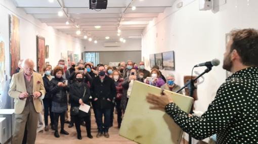 Numerosas personas se acercaron hasta la plaza de toros para disfrutar de la apertura de esta exposición