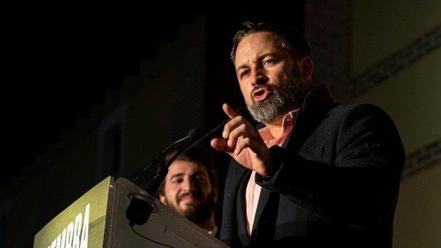 El pacto en Castilla y León, una victoria de Abascal fraguada desde la misma noche electoral