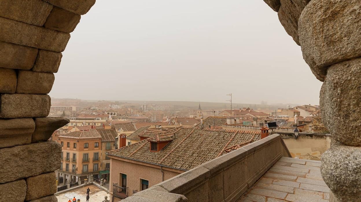 La calima invade las calles de Segovia