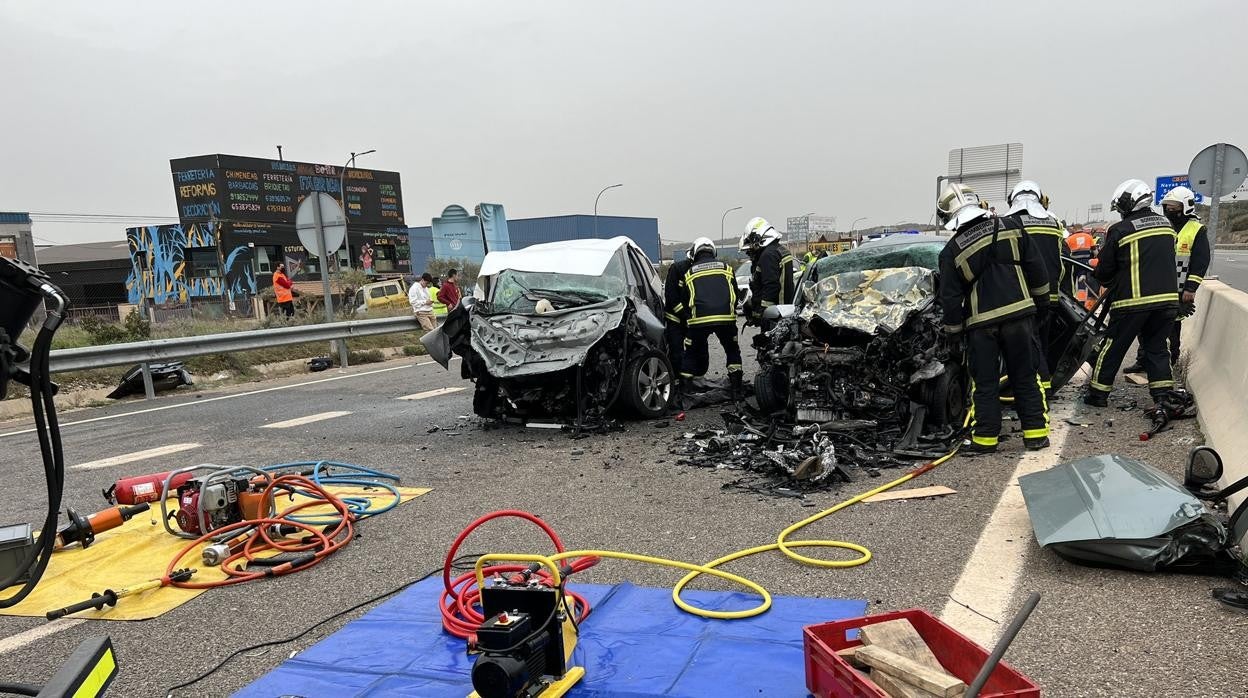 Estado en el que quedaron los dos vehículos tras el accidente