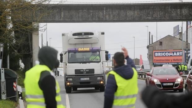 La Xunta refuerza el transporte público ante el incremento de los carburantes