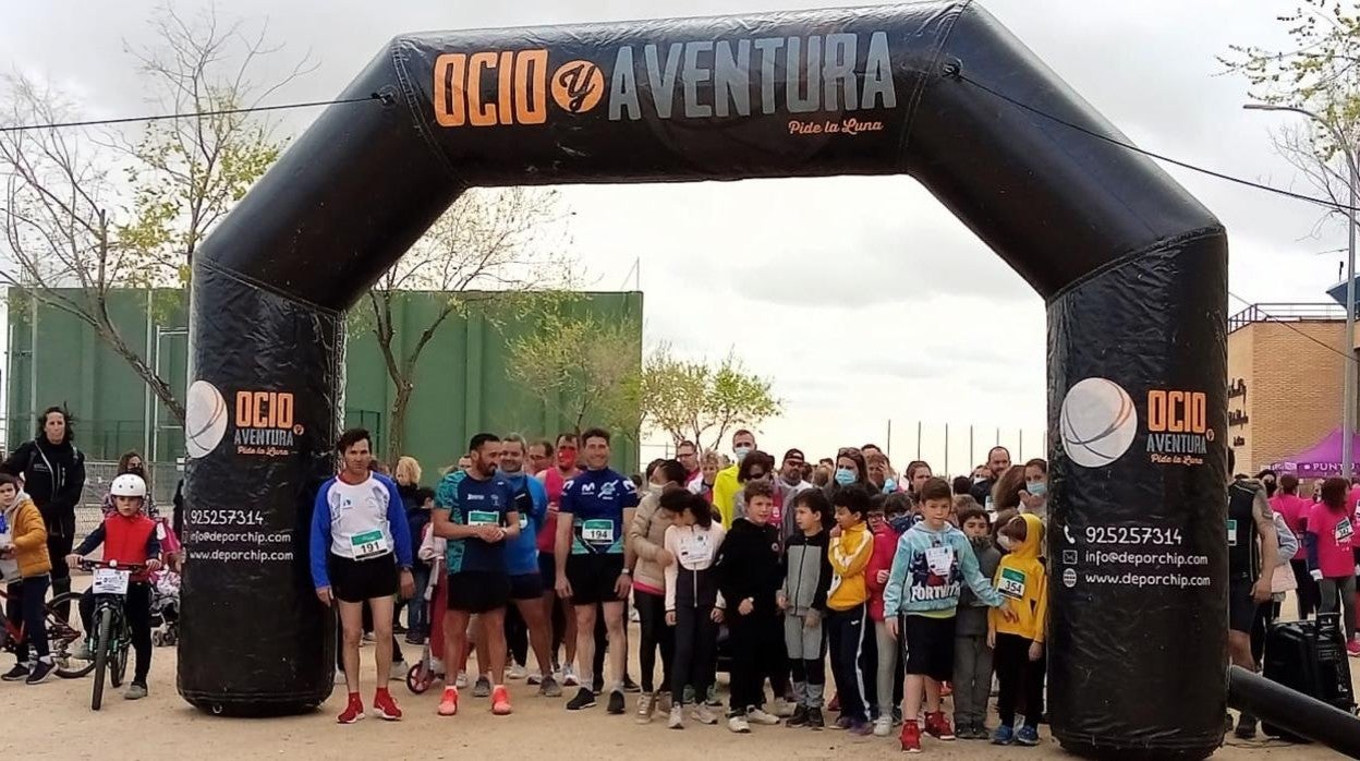 Salida de la carrera este domingo en Olías del Rey