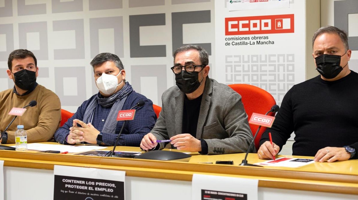 Los líderes regionales de CCOO y UGT han ofrecido este lunes una rueda de prensa