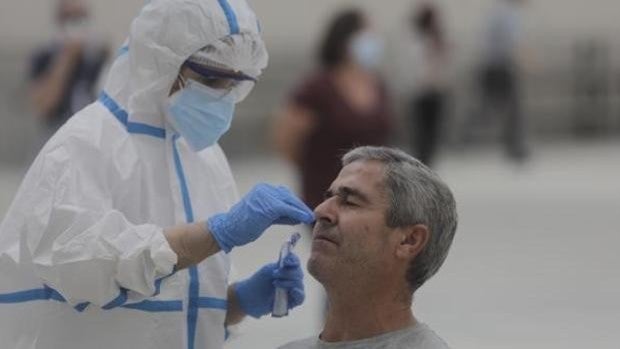 Siguen bajando los pacientes Covid en UCI aunque hay un leve aumento de los contagios