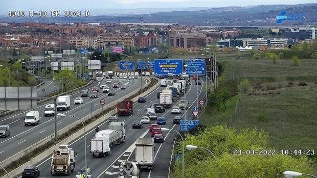 Grandes retenciones en la M-40 a la altura del Wanda Metropolitano por el paro de los transportistas