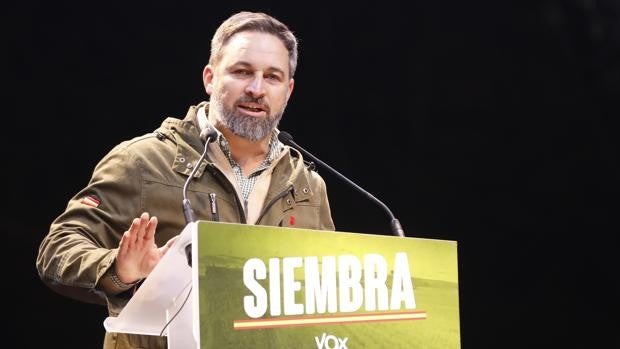 Abascal espera «acertar» con los cargos tras acordar las consejerías con el PP