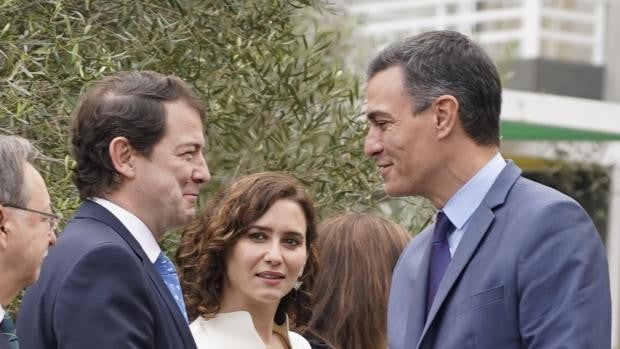 Mañueco reclama a Sánchez bajar los impuestos «cuanto antes» ante los «graves» problemas de España