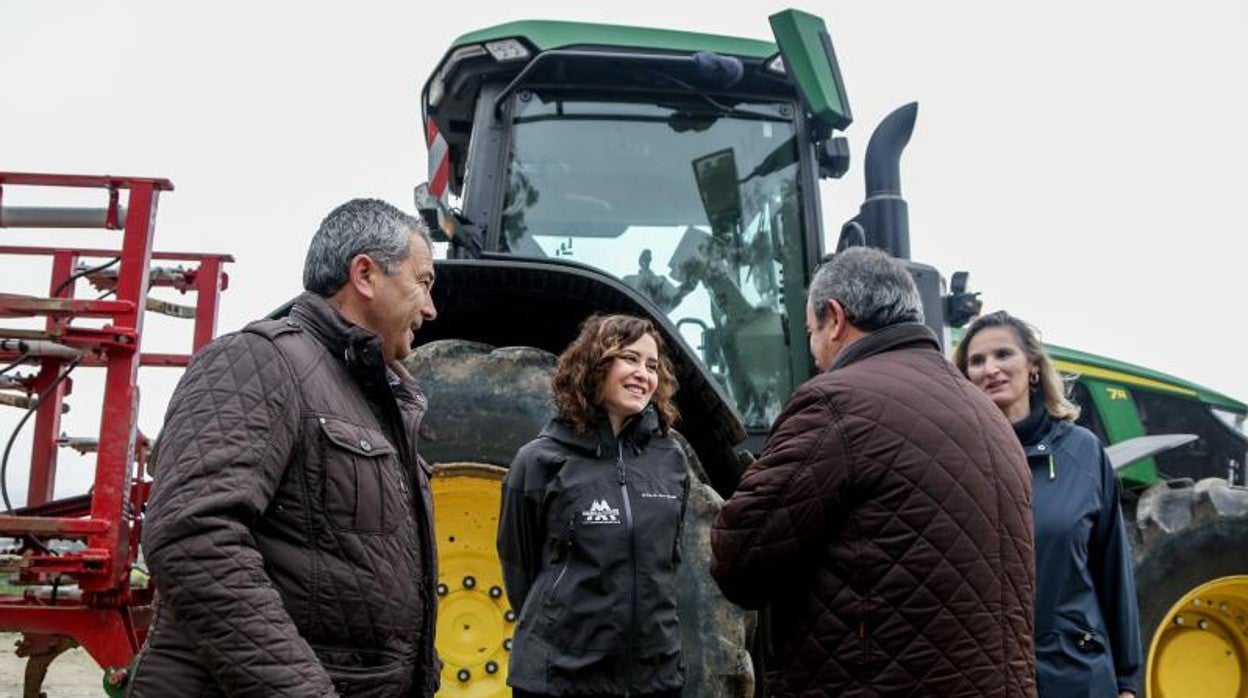 La presidenta de la Comunidad de Madrid, Isabel Díaz Ayuso, ayer, en un acto con agricultores - EP