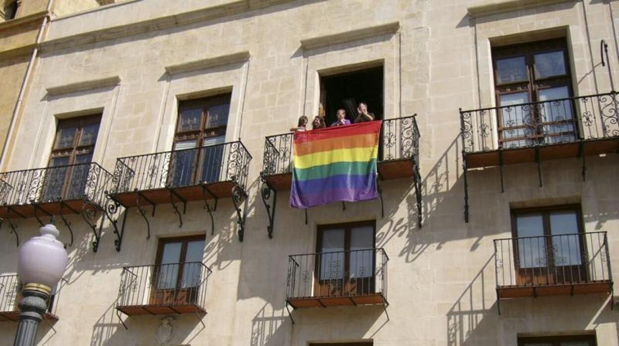 La bandera LGTBI en un ayuntamiento de la Conunidad Valenciana