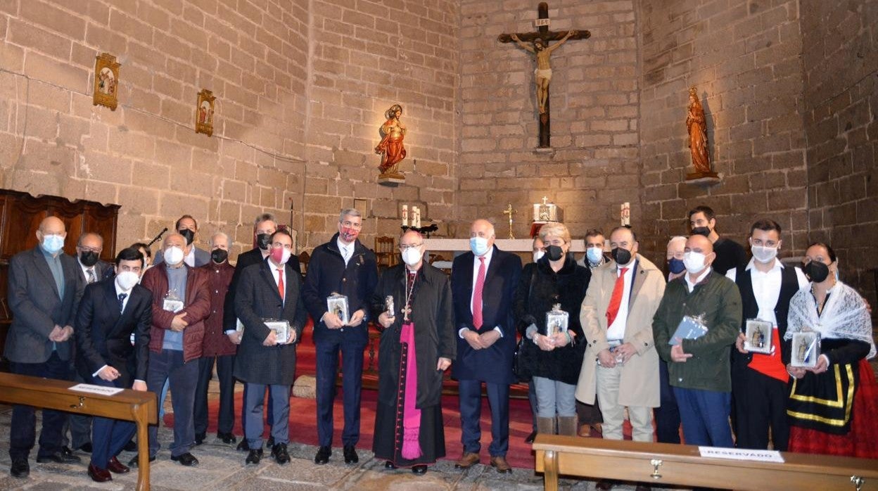 El arzobispo de Toledo y el presidente de la Diputación de Toledo, entre otroas autoridades asisten al acto del aniversario