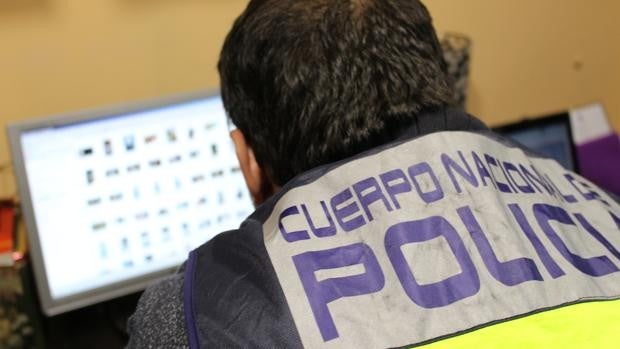 Detenidos dos hombres que se hacían pasar por bancos tras estafar más de 100.000 euros en una semana