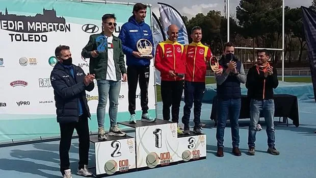 Ricardo Martínez y Rosario García-Cervigón ganan la III Media Maratón de Toledo