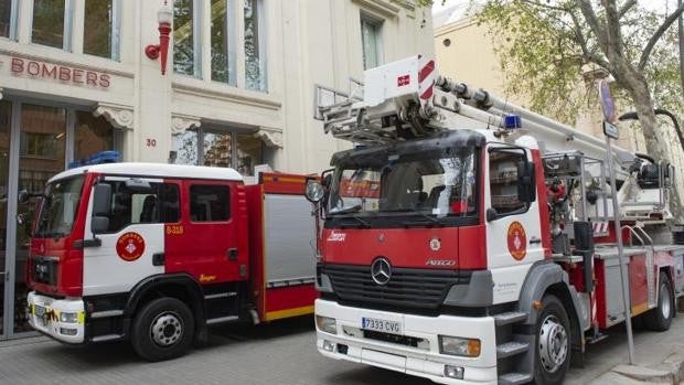Barcelona cede a Kiev dos camiones de bomberos