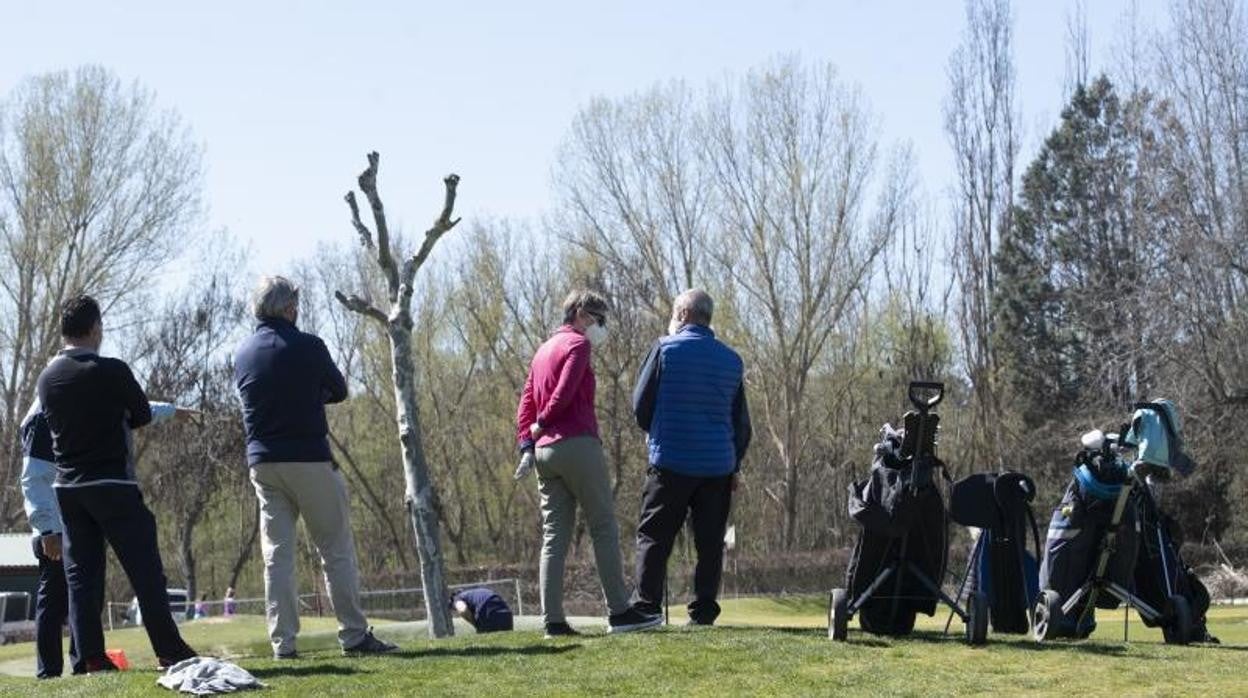 Jugadores de golf en el Club Puerta de Hierro