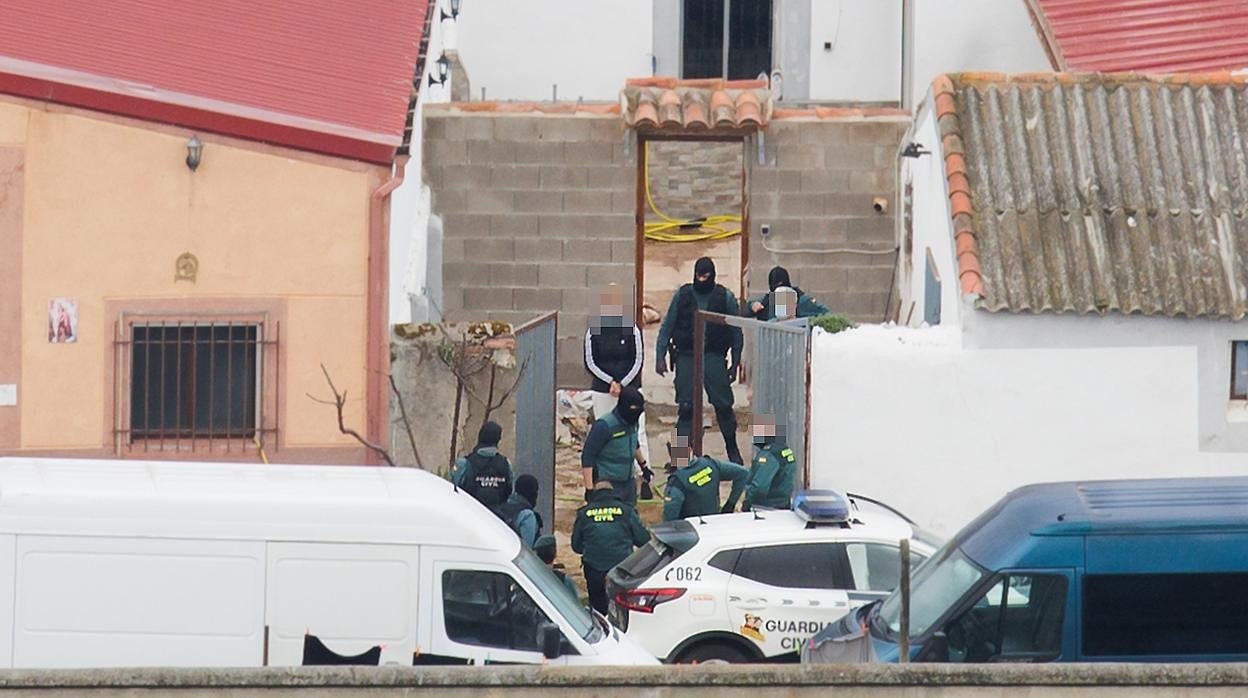 Redada de la Guardia Civil en el barrio del Arrabal del Puente, en Ciudad Rodrigo