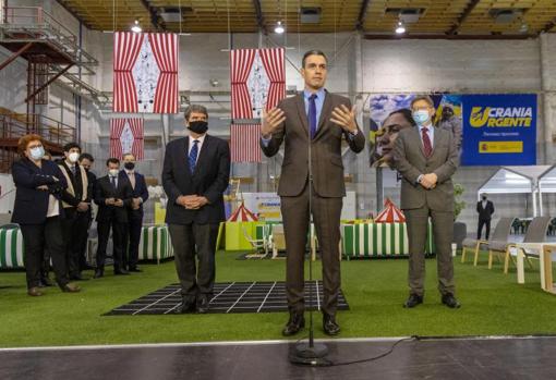 Pedro Sánchez, en su visita al centro de refugiados ucranianos en Alicante