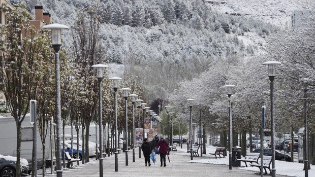 La borrasca Ciril deja estampas invernales en el norte en pleno mes de abril