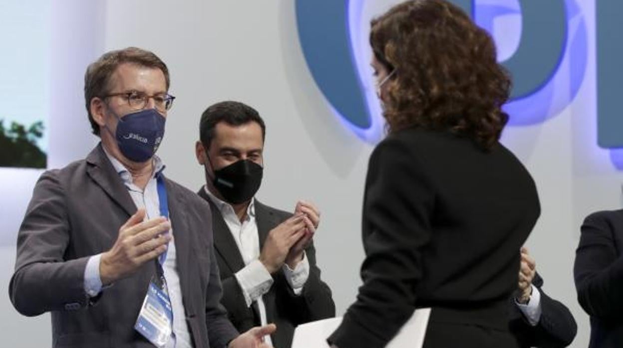 Alberto Núñez Feijóo recibe a Isabel Díaz Ayuso en presencia de Juanma Moreno