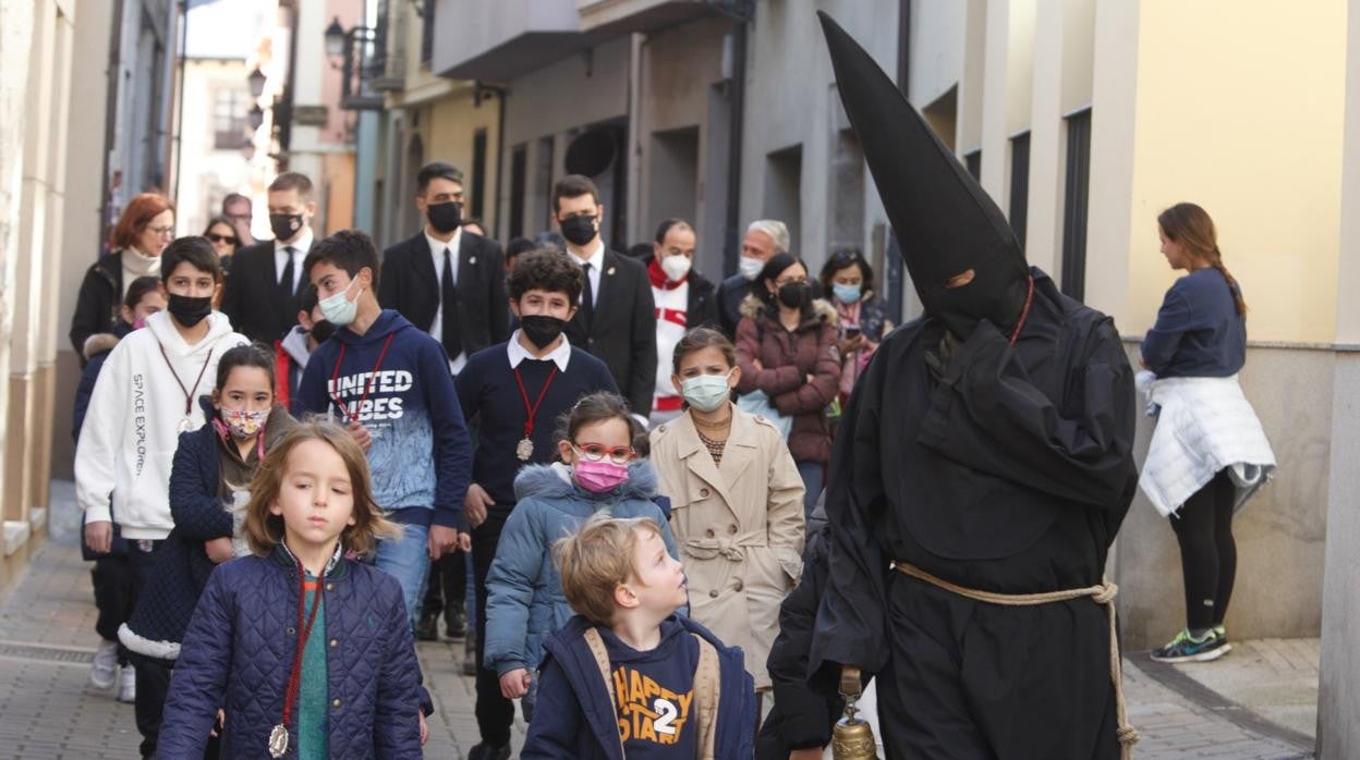 El Lambrión Chupacandiles recorre las calles de Ponferrada