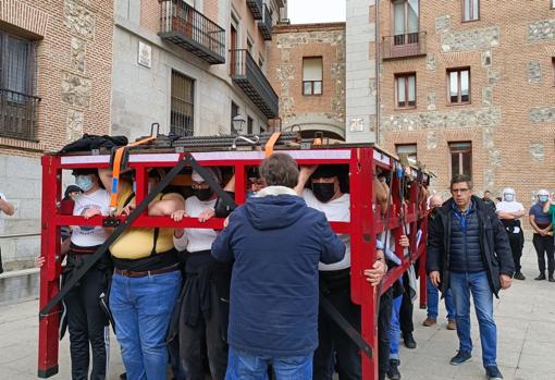 La parihuela del Gran Poder, junto a la plaza de la Villa