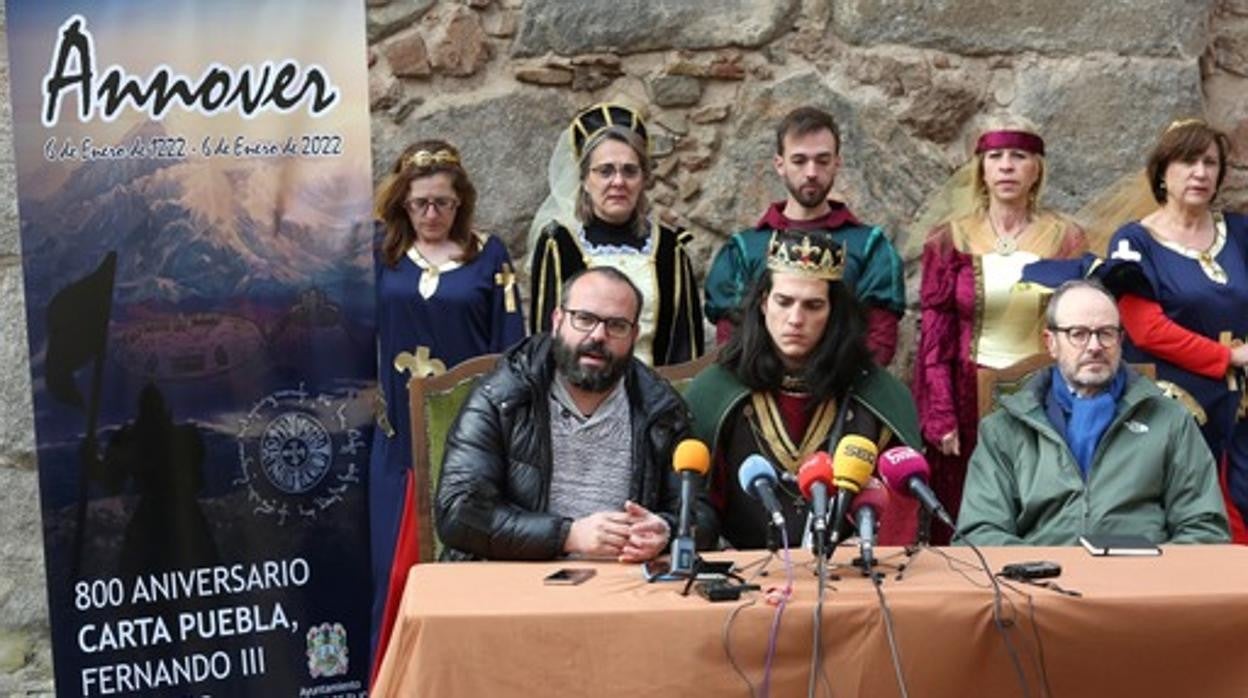 Presentación de las actividades en la Puerta de Bisagra de Toledo