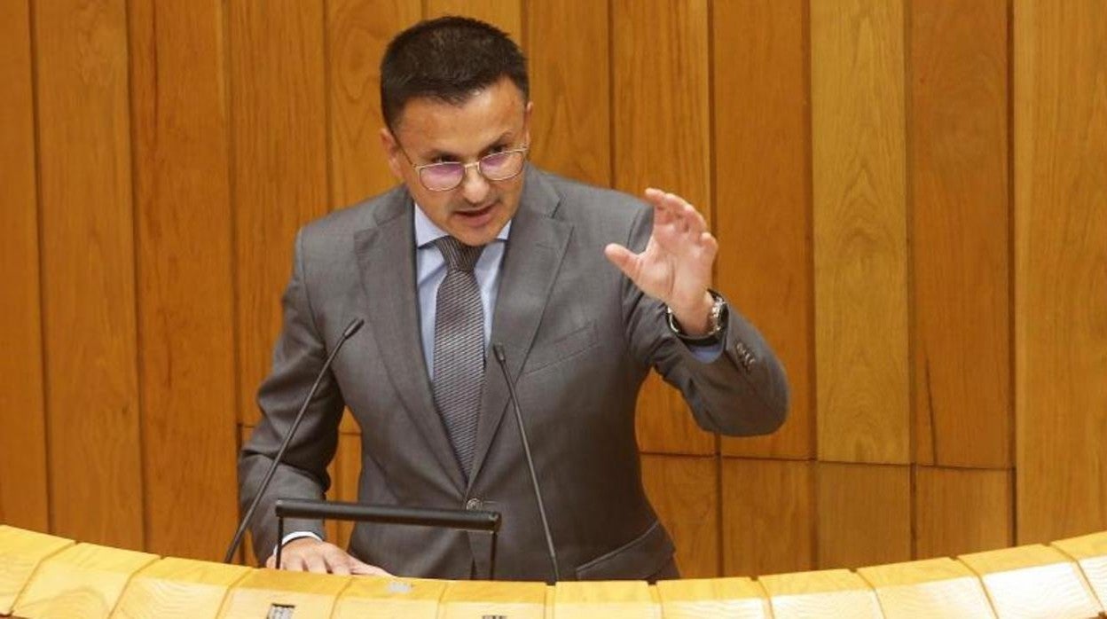 El conselleiro de Medio Rural en el Parlamento de Galicia