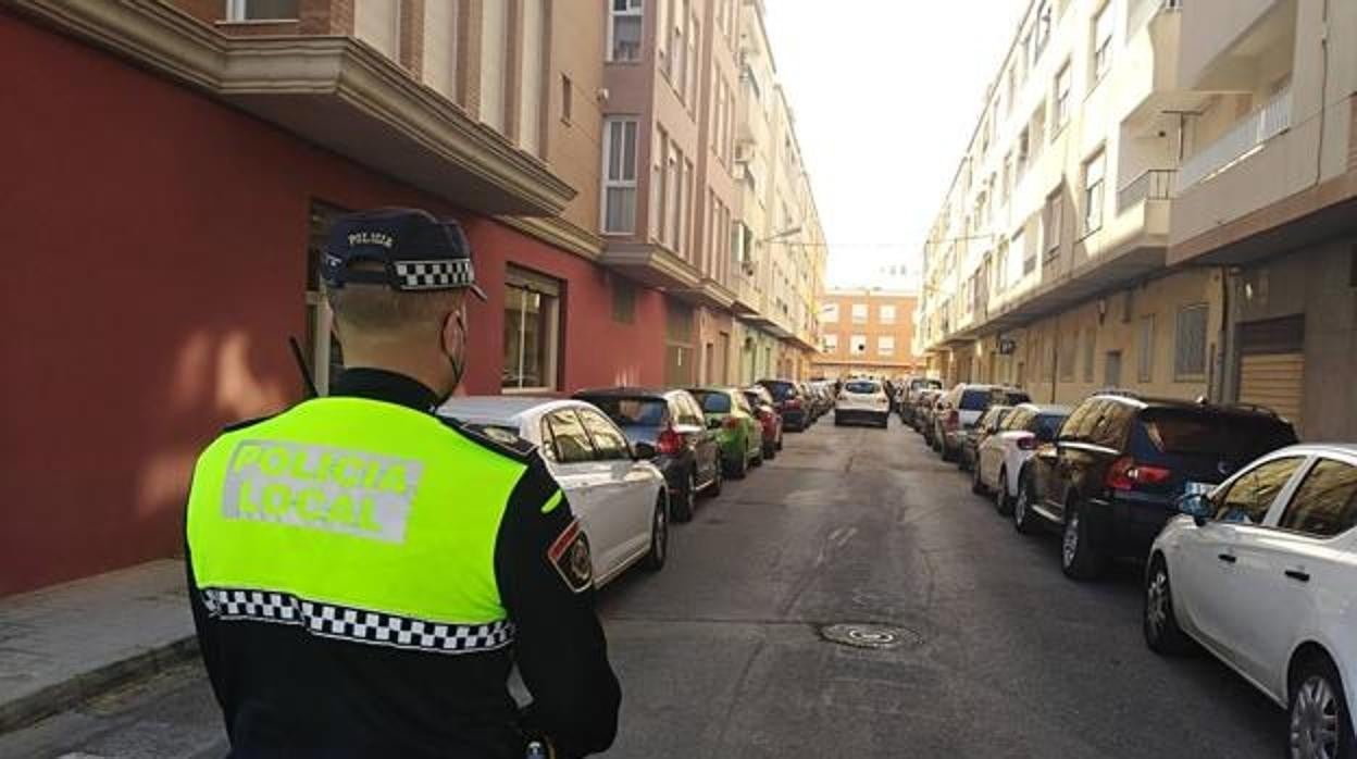 Image de la calle Rafael Hervás en Sueca (Valencia), donde un hombre mató a su hijo de once años