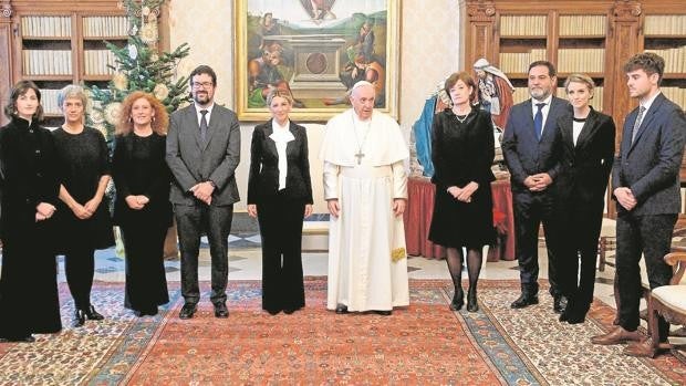 Yolanda Díaz oculta el coste de su viaje al Vaticano y por qué llevó siete asesores