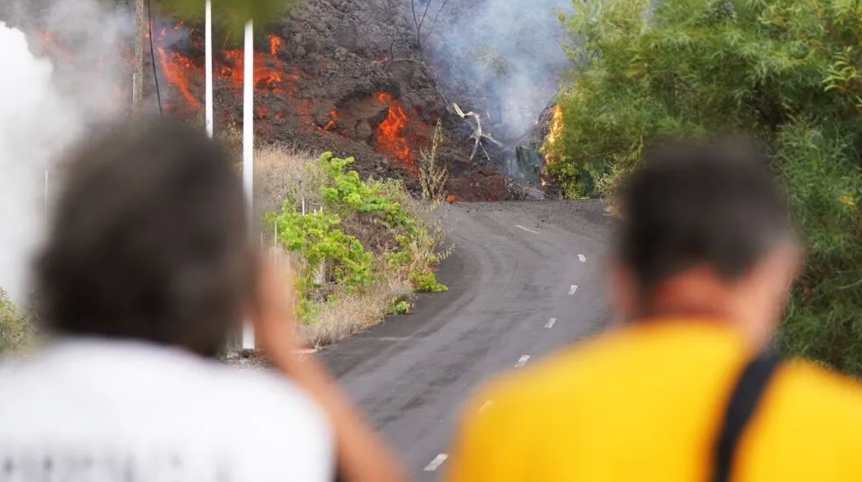 Los vecinos ganan: Se buscará el consenso para la nueva carretera que conecte las coladas del volcán