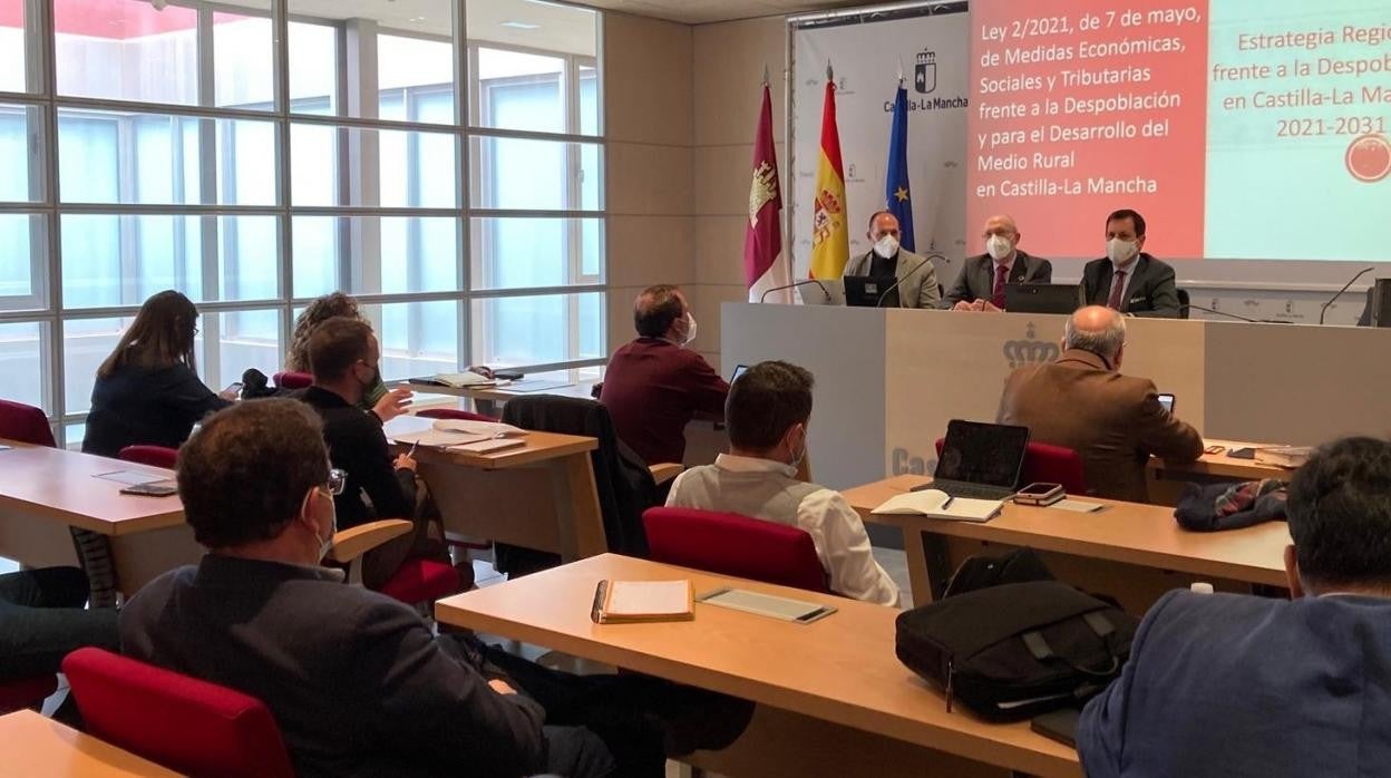 Jesús Alique durante una reunión con los delegados provinciales de la Junta en Toledo