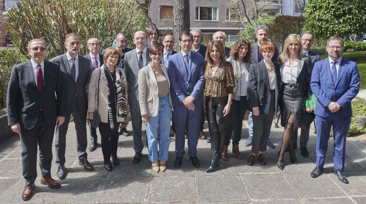 Asistentes a la presentación de la feria del vino