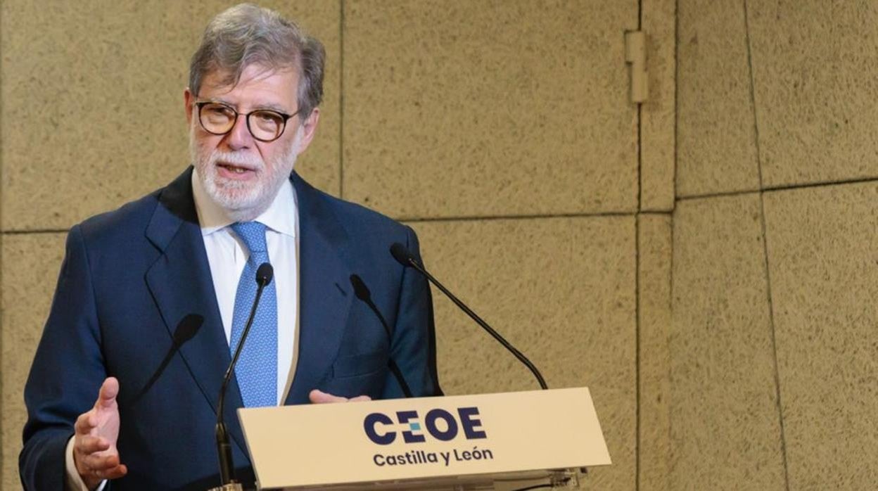 Santiago Aparicio, durante su intervención tras ser reelegido presidente de la CEOE Castilla y León