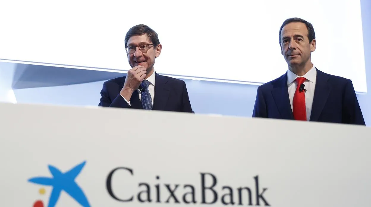 El presidente de CaixaBank, Jose Ignacio Goirigolzarri, junto al consejero delegado, Gonzalo Gortázar