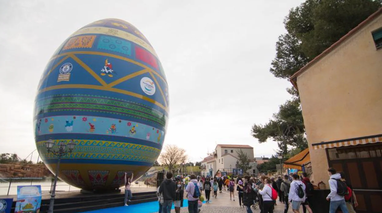 El huevo de Pascua más grande del mundo en PortAventura World