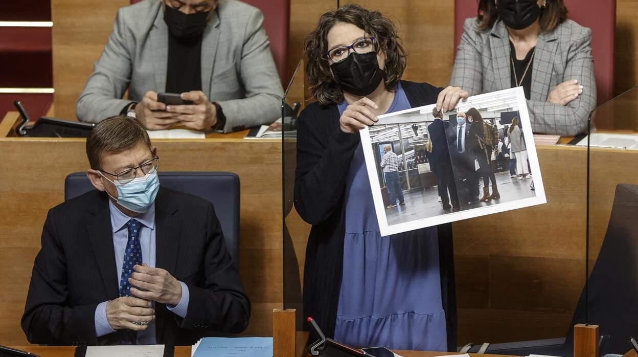 Imagen del presidente de la Generalitat, Ximo Puig, y de la vicepresidenta, Mónica Oltra, este jueves en las Cortes Valencianas