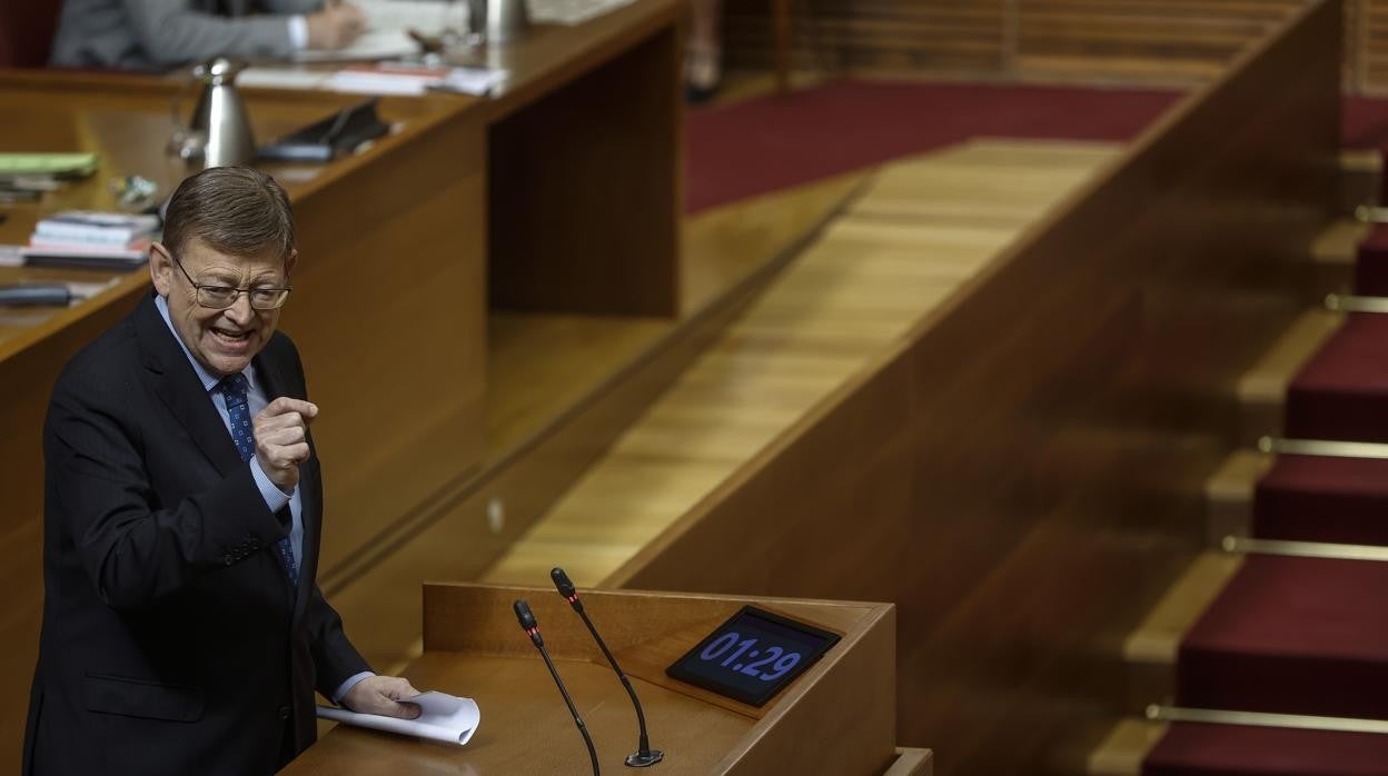 Imagen del presidente de la Generalitat Valenciana, Ximo Puig, este jueves en las Cortes Valencianas