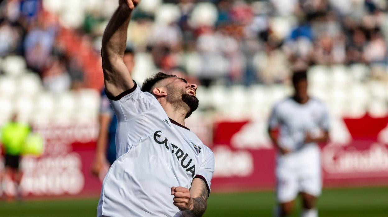 Fran Álvarez celebra su gol