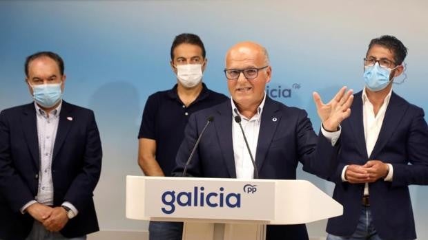 El apoyo de Baltar a Rueda allana su elección como sucesor de Feijóo