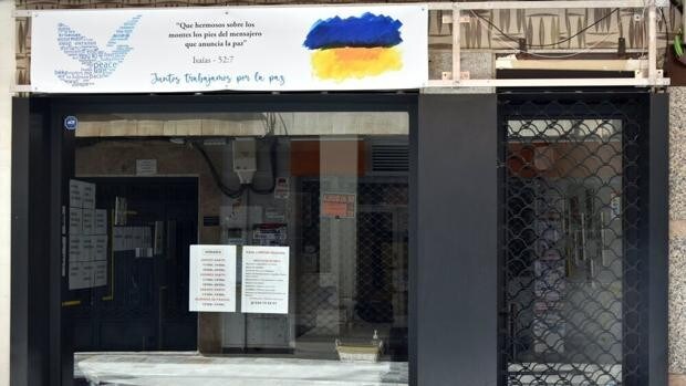 Un sacerdote instala una tienda en Daimiel (Ciudad Real) para recaudar fondos para Cáritas Ucrania