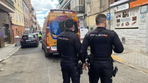 Herido muy grave un hombre de 41 años tras ser apuñalado frente a un narcopiso de Puente de Vallecas