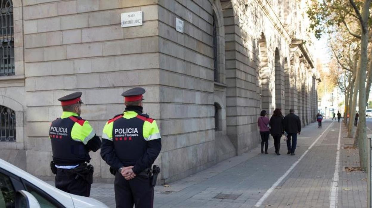 Una patrulla de los Mossos, en Barcelona