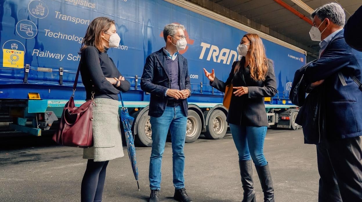 Visita de los dirigentes de la Generalitat al operativo logístico para el envío humanitario a Ucrania