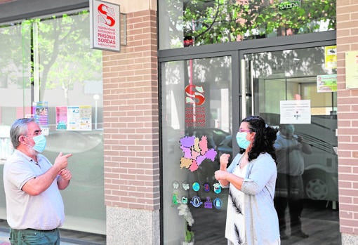 Luis Alberto Redondo, ante la sede de la Federación,