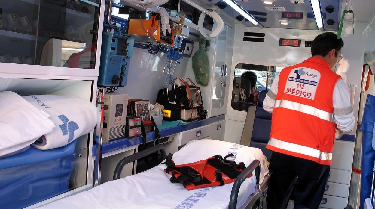 Interior de una ambulancia del Sacyl