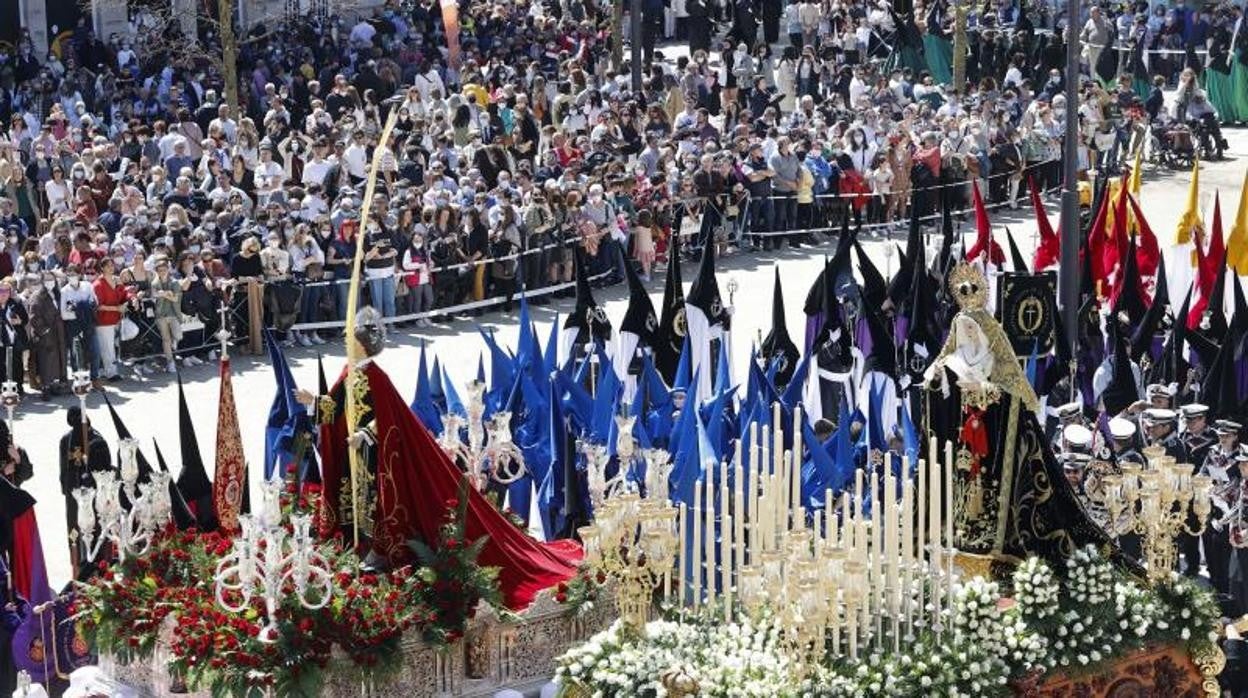 Ambiente en las procesiones de Ferrol este Viernes Santo